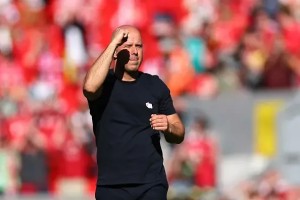 开云-斯洛特：穆尼奥斯应对那种情况我不怪他，主要是裁判该吹停